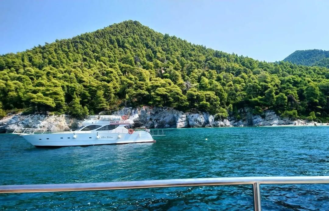 Skopelos sightseeing boat trip from Skiathos with stops at Lalaria and Blue Cave