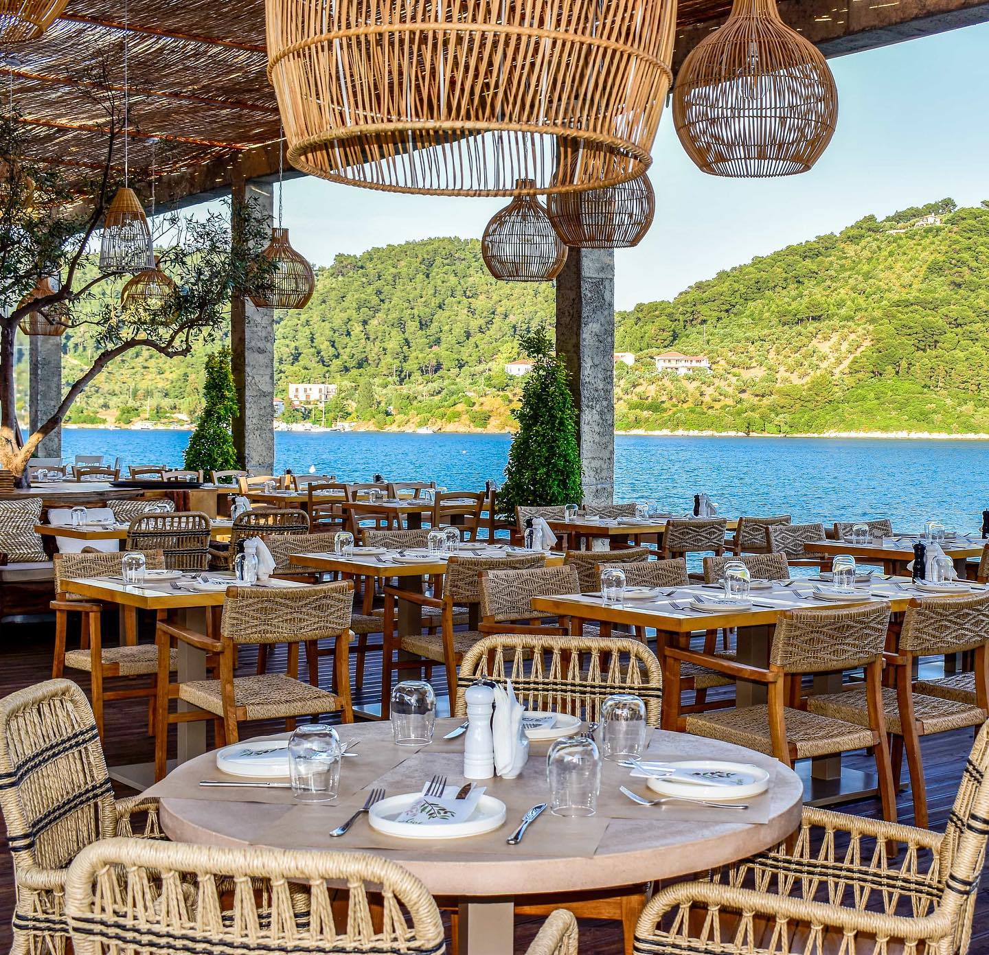 Seafront dining setup at Kahlua Restaurant in Skiathos with rustic-chic decor